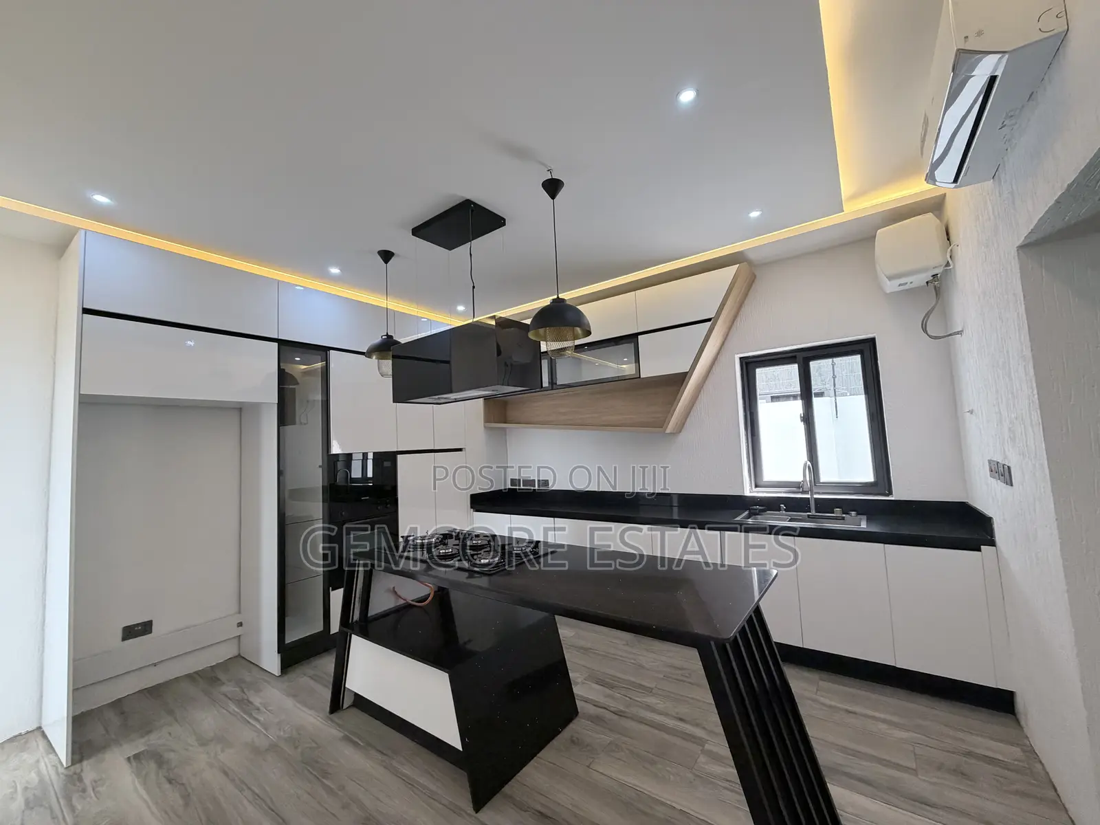 4bdrm House in School Junction, Ashaley Botwe for sale