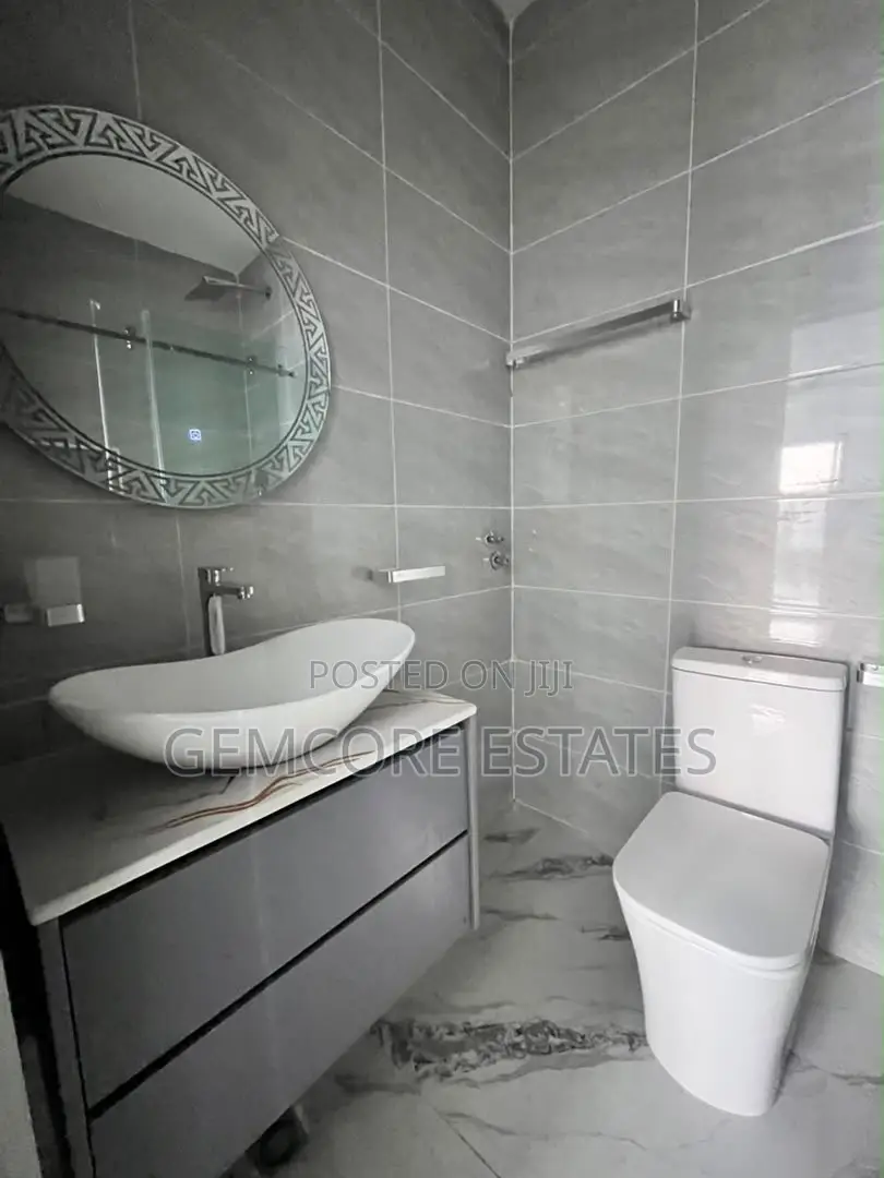 2bdrm Townhouse / Terrace in School Junction, Ashaley Botwe for rent