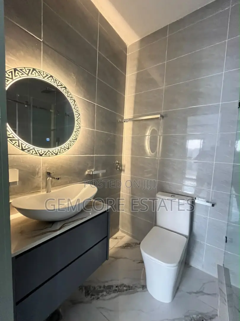 2bdrm Townhouse / Terrace in School Junction, Ashaley Botwe for rent