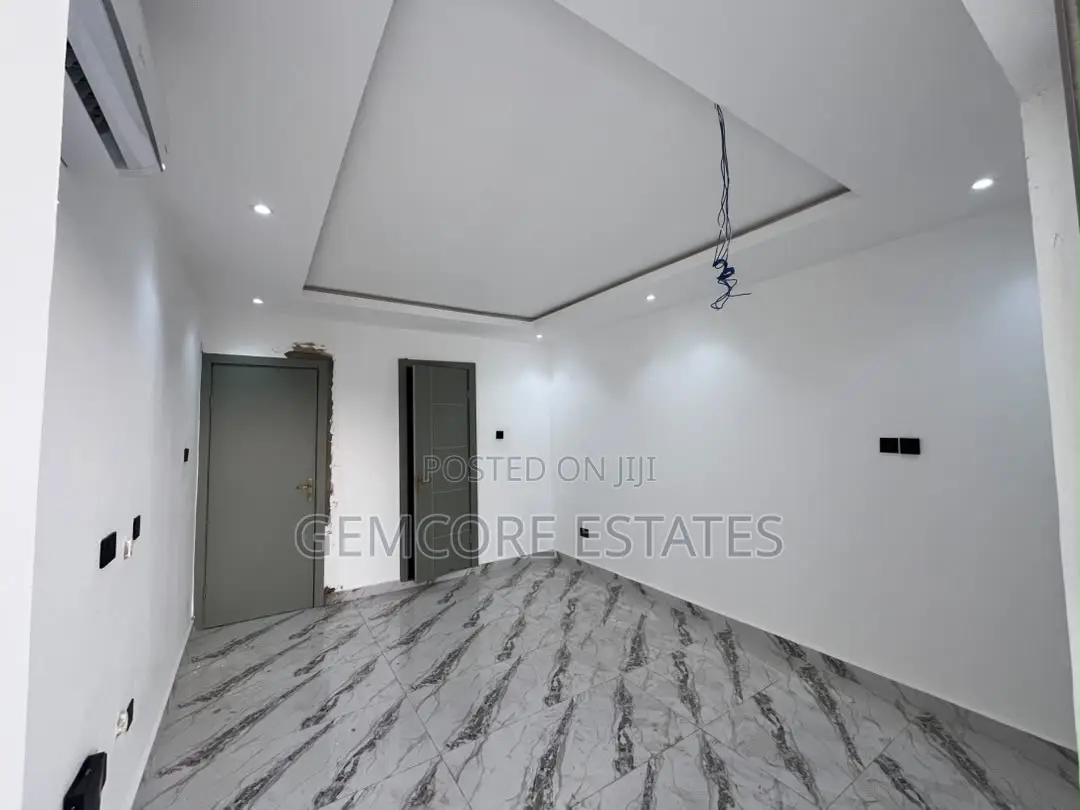 2bdrm Townhouse / Terrace in School Junction, Ashaley Botwe for rent