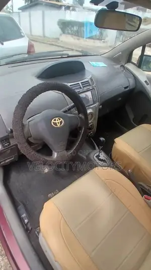 Toyota Vitz 1.3 AWD 5dr 2010 Burgundy