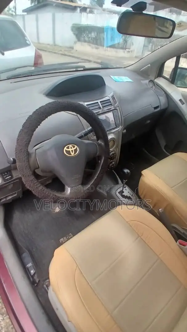 Toyota Vitz 1.3 AWD 5dr 2010 Burgundy