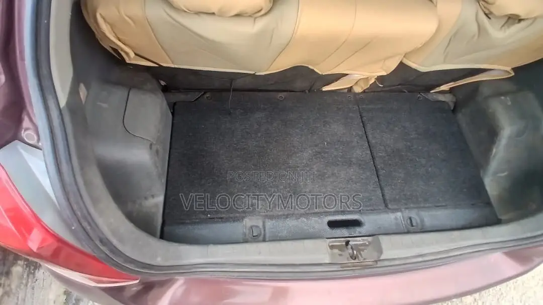 Toyota Vitz 1.3 AWD 5dr 2010 Burgundy