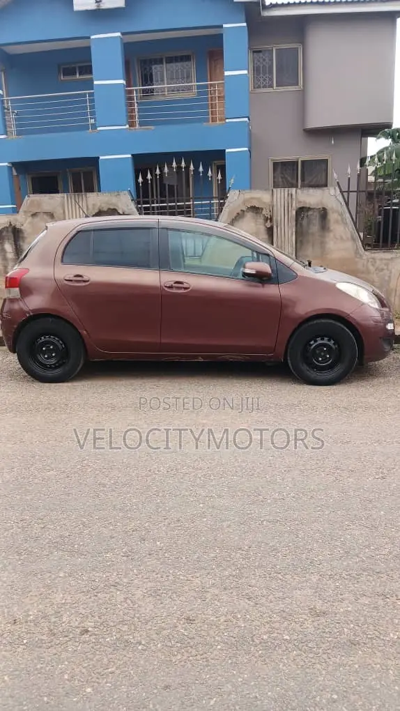 Toyota Vitz 1.3 AWD 5dr 2010 Burgundy