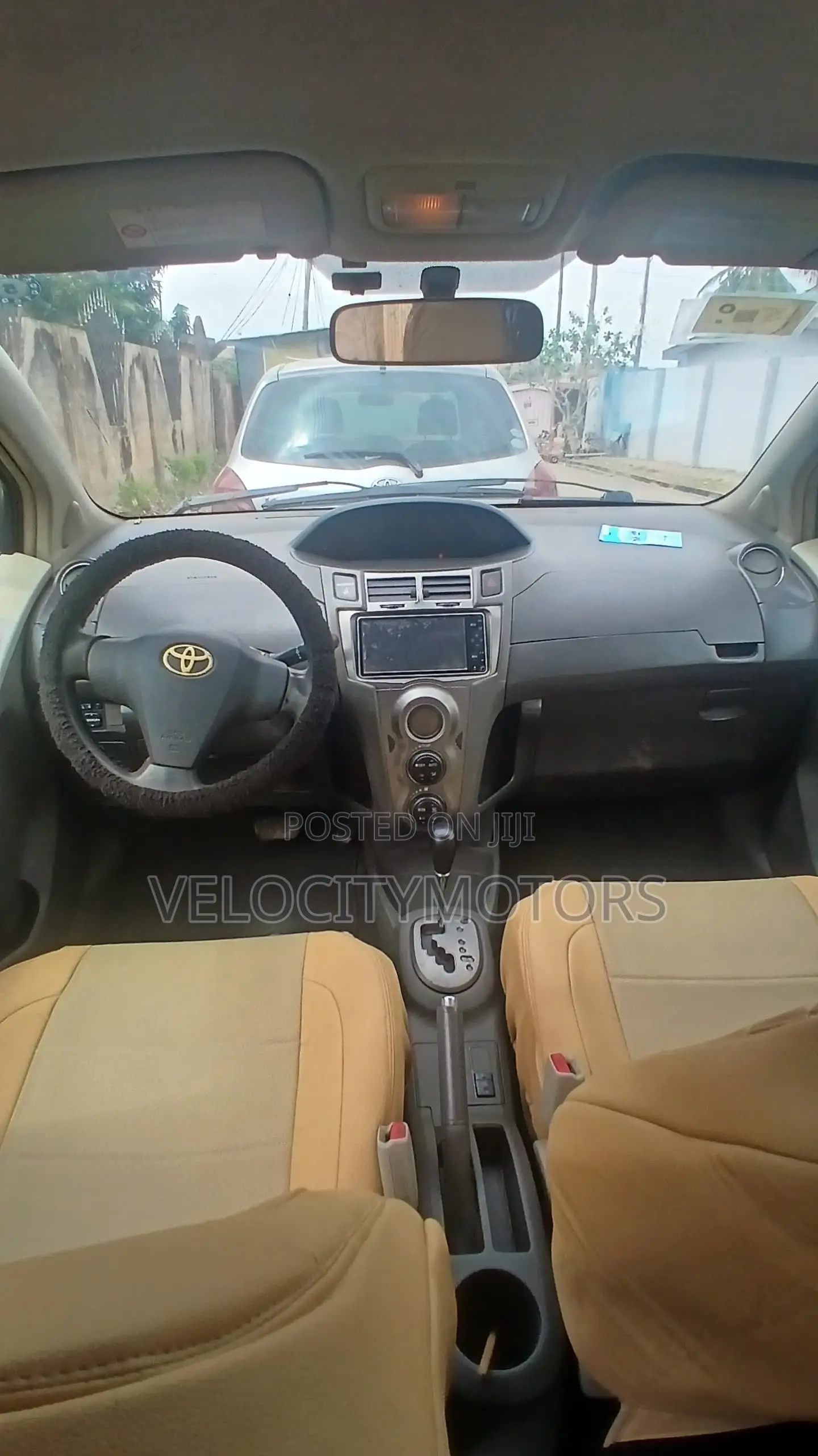Toyota Vitz 1.3 AWD 5dr 2010 Burgundy