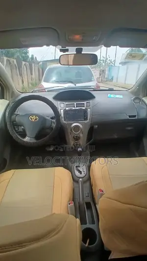 Toyota Vitz 1.3 AWD 5dr 2010 Burgundy