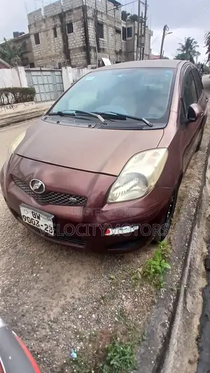 Toyota Vitz 1.3 AWD 5dr 2010 Burgundy