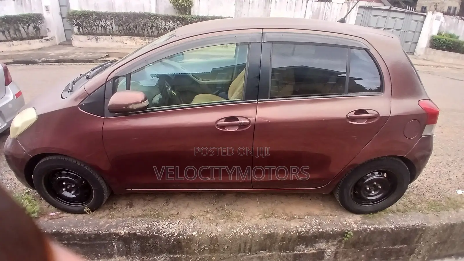 Toyota Vitz 1.3 AWD 5dr 2010 Burgundy