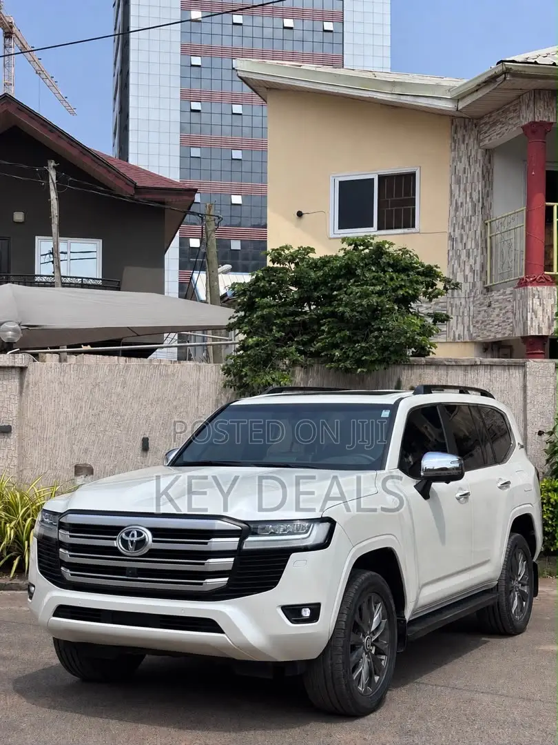 Toyota Land Cruiser LC300 2023 White