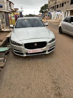 Jaguar XF 25t Premium AWD 2018 Gold