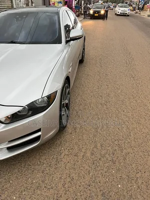 Jaguar XF 25t Premium AWD 2018 Gold