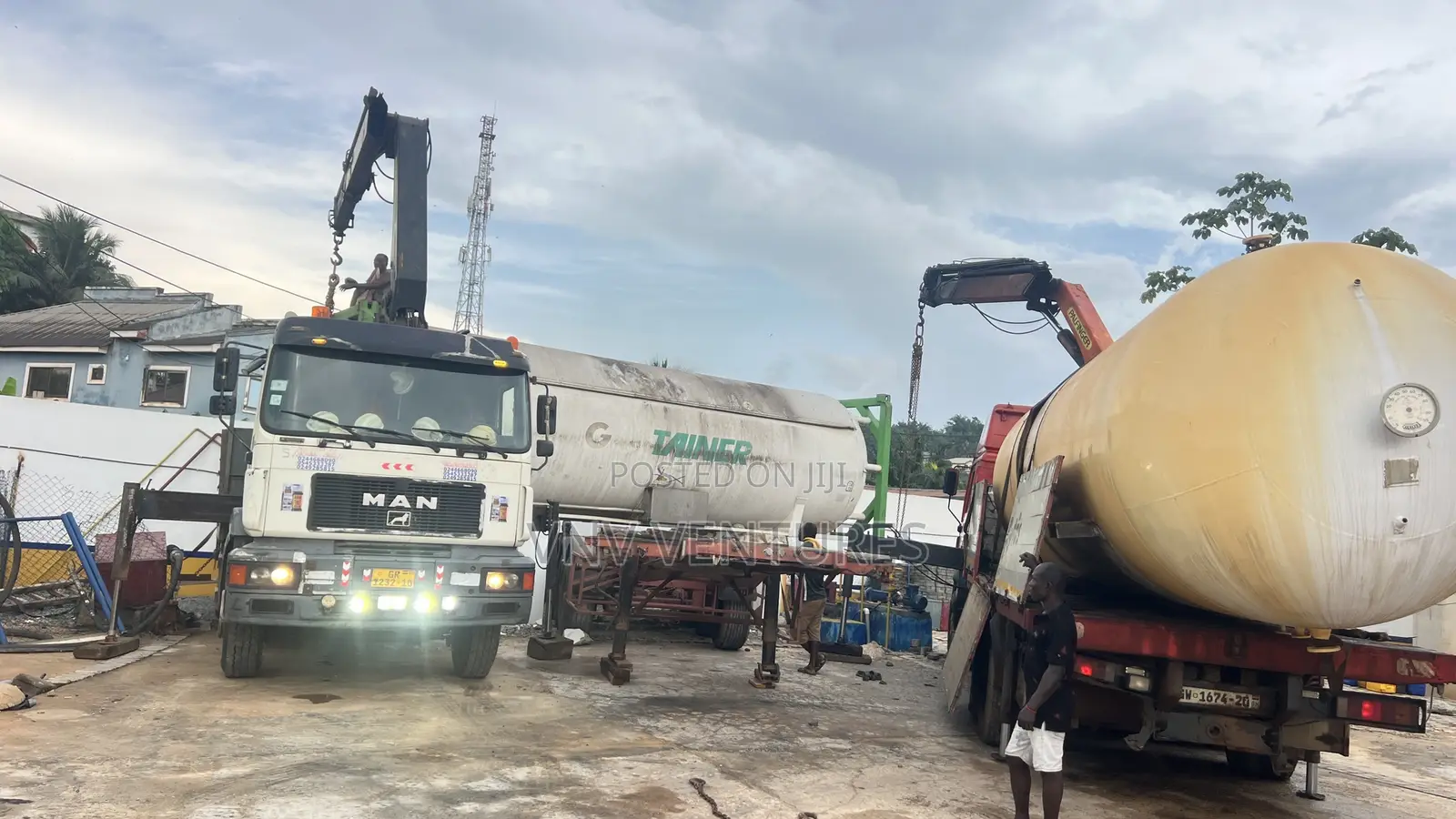 Self Loader Crane Trucks and Towing Trucks for Hiring