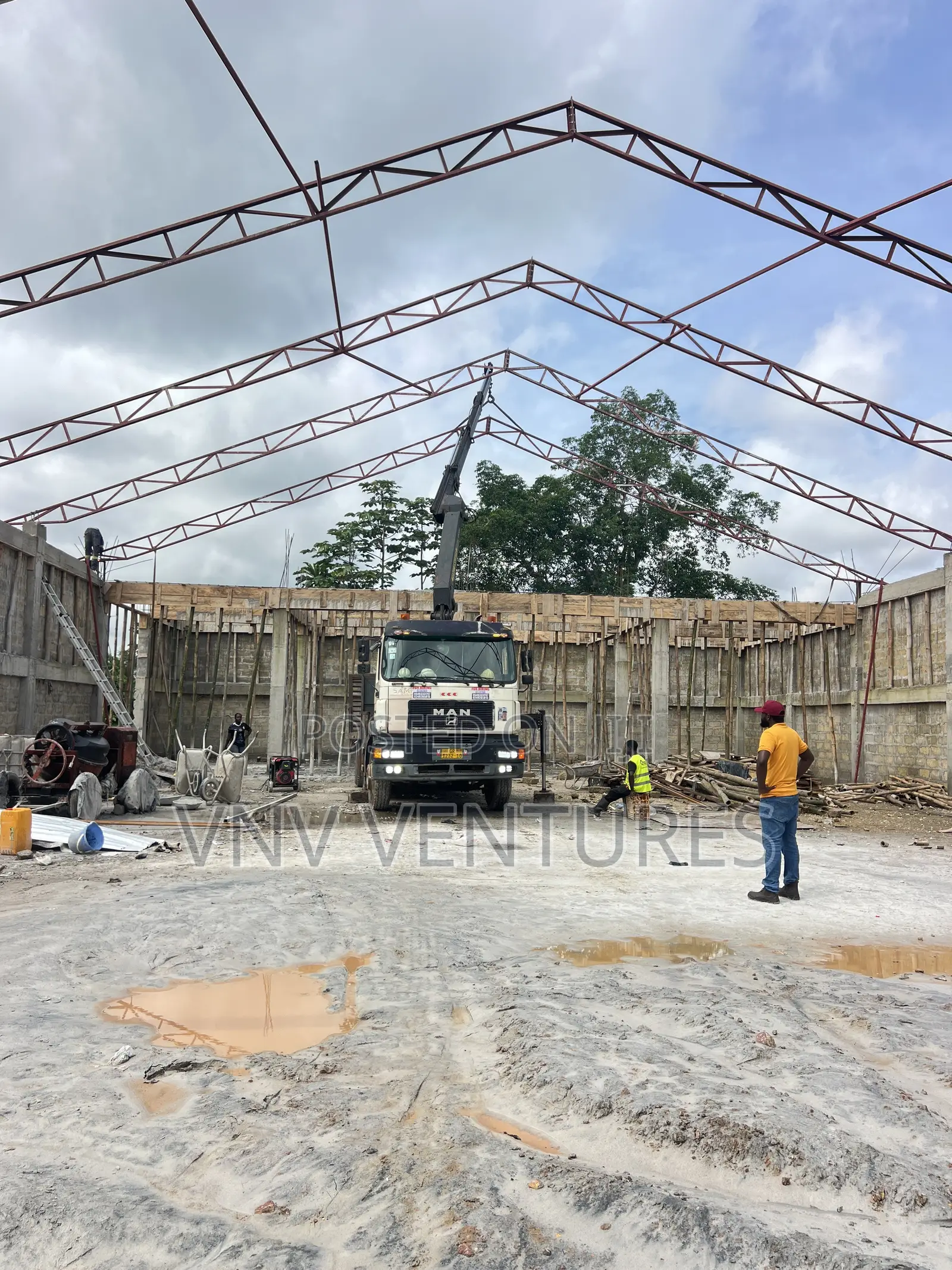 Self Loader Crane Trucks and Towing Trucks for Hiring