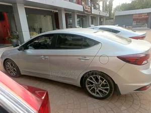 Hyundai Elantra SEL 2019 Silver