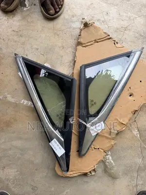 Honda Civic 2016-19 Sedan Driver Side Pair/ Rear Quarter Window Glass