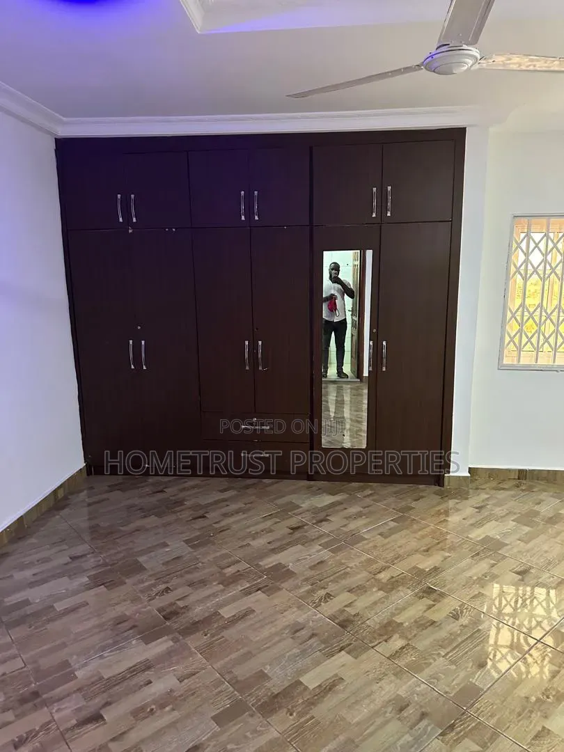 3bdrm Apartment in Ashongman Estate, Police Station for rent