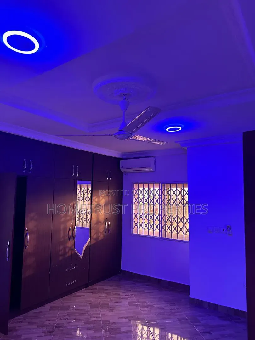 3bdrm Apartment in Ashongman Estate, Police Station for rent