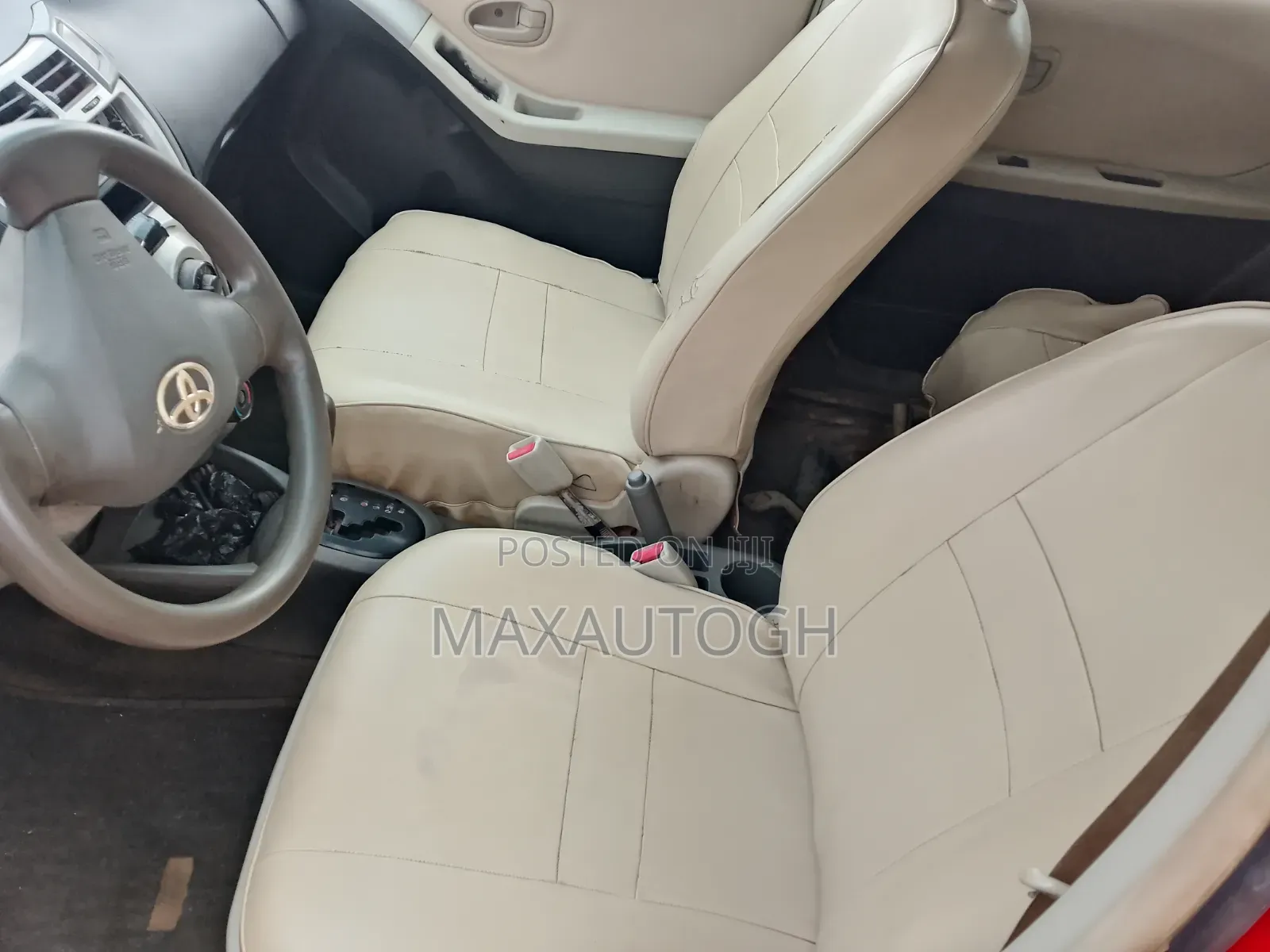 Toyota Vitz 2010 Red