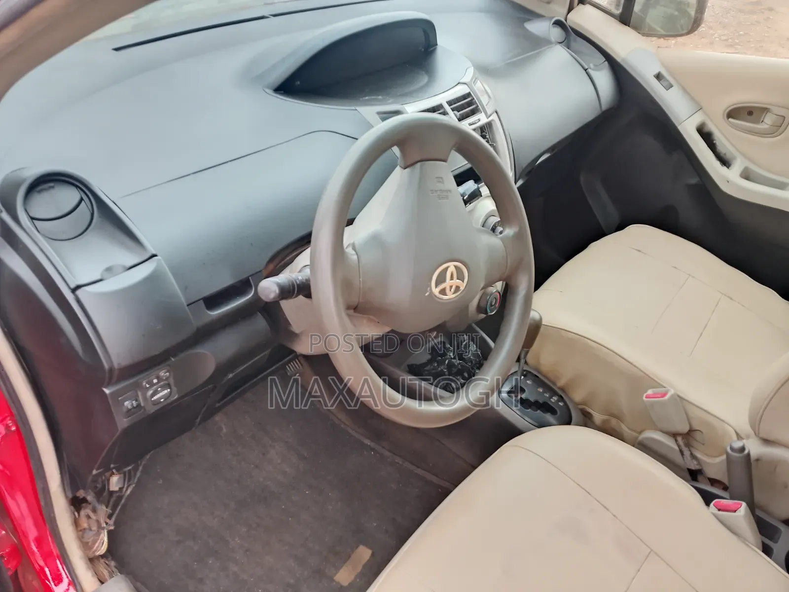 Toyota Vitz 2010 Red