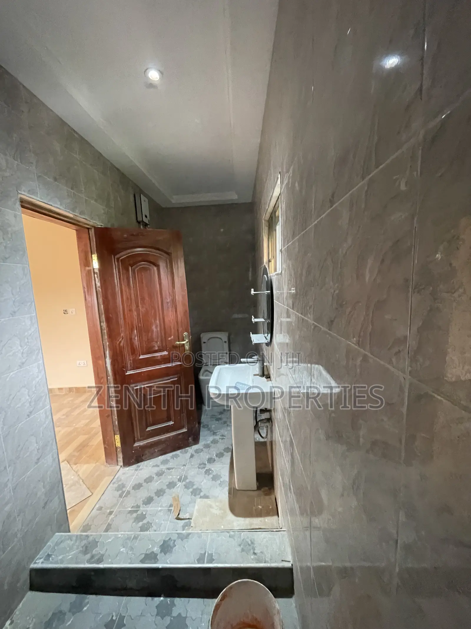 3bdrm Apartment in Zenith Realty, Old Barrier for rent
