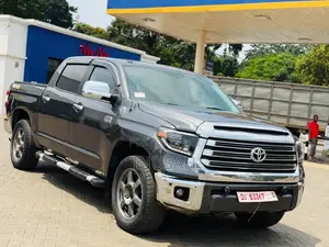 Toyota Tundra Limited 5.7L V8 4x4 CrewMax 5.6 ft. box 145.7 in. WB 2018