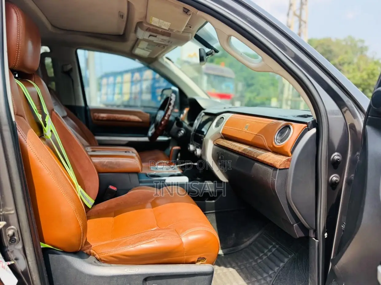 Toyota Tundra Limited 5.7L V8 4x4 CrewMax 5.6 ft. box 145.7 in. WB 2018
