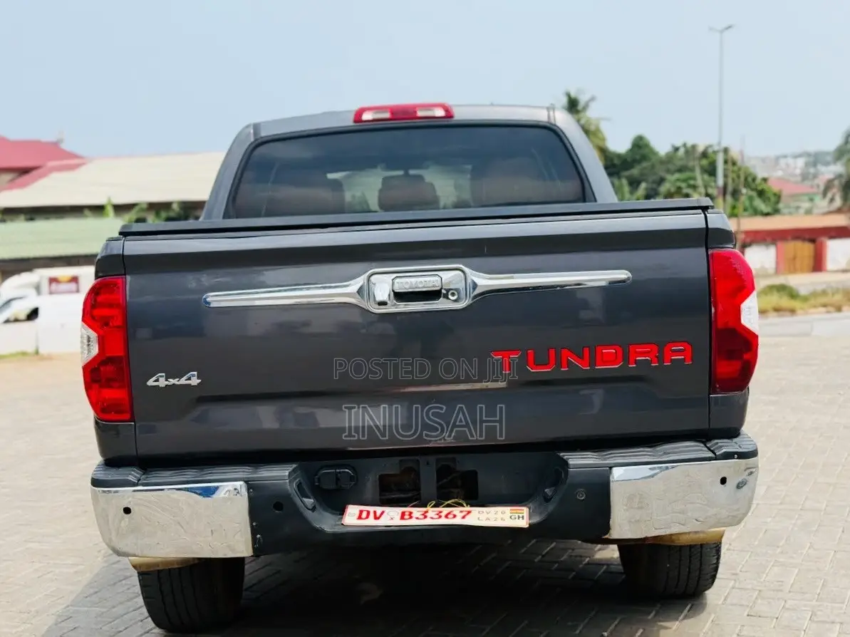 Toyota Tundra Limited 5.7L V8 4x4 CrewMax 5.6 ft. box 145.7 in. WB 2018