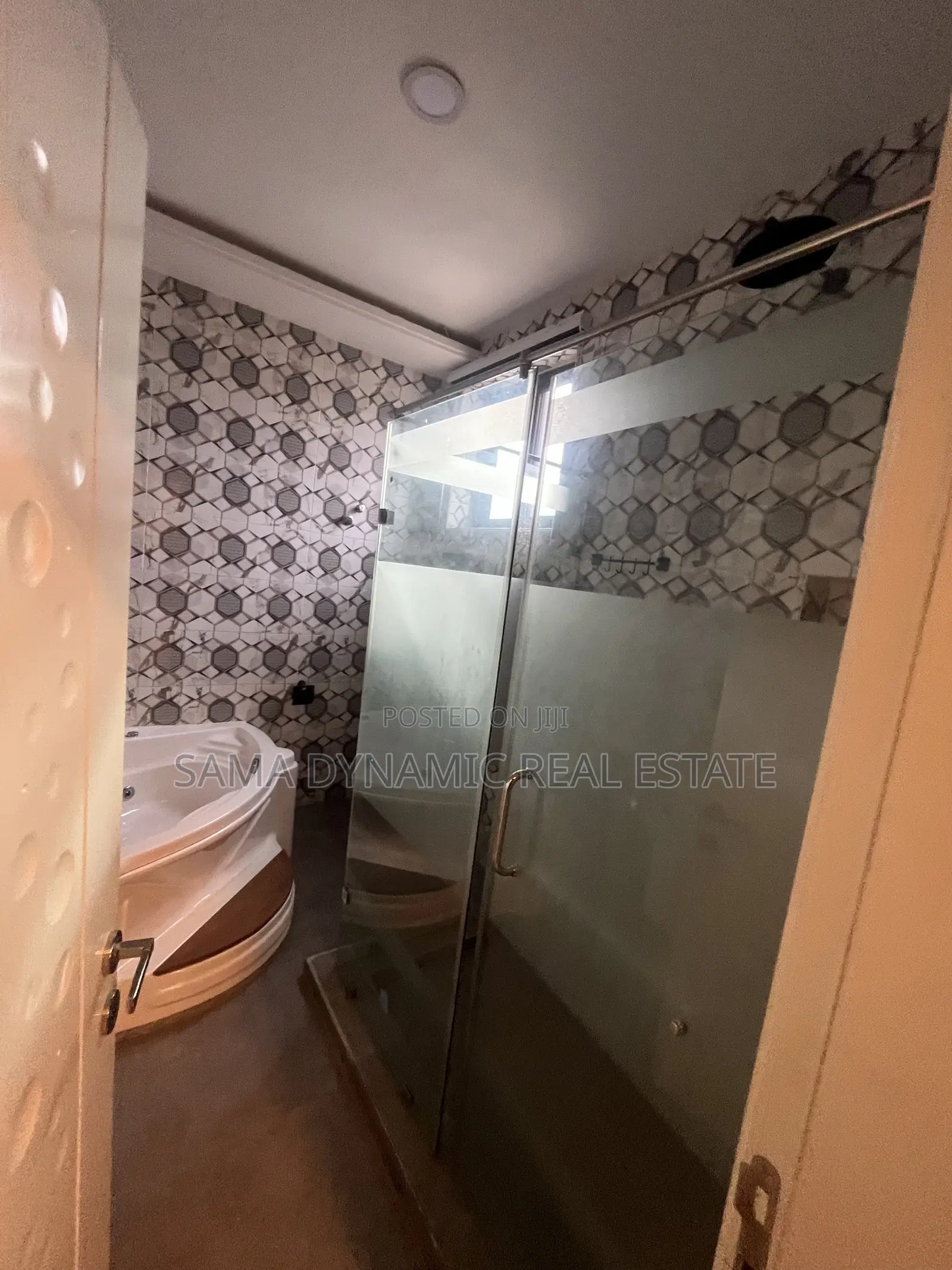 Furnished 5bdrm House in East Airport, Tseaddo for rent