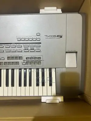 Yamaha Tyros5 76-Key Keyboard