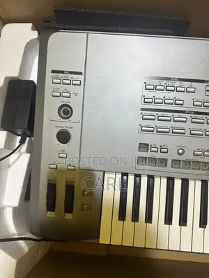 Yamaha Tyros5 76-Key Keyboard