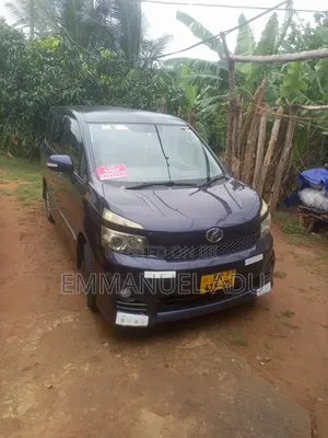 Toyota Voxy 2012
