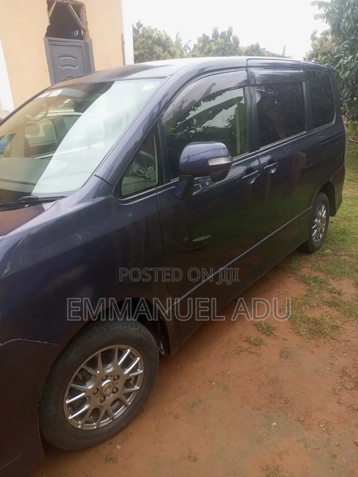 Toyota Voxy 2012