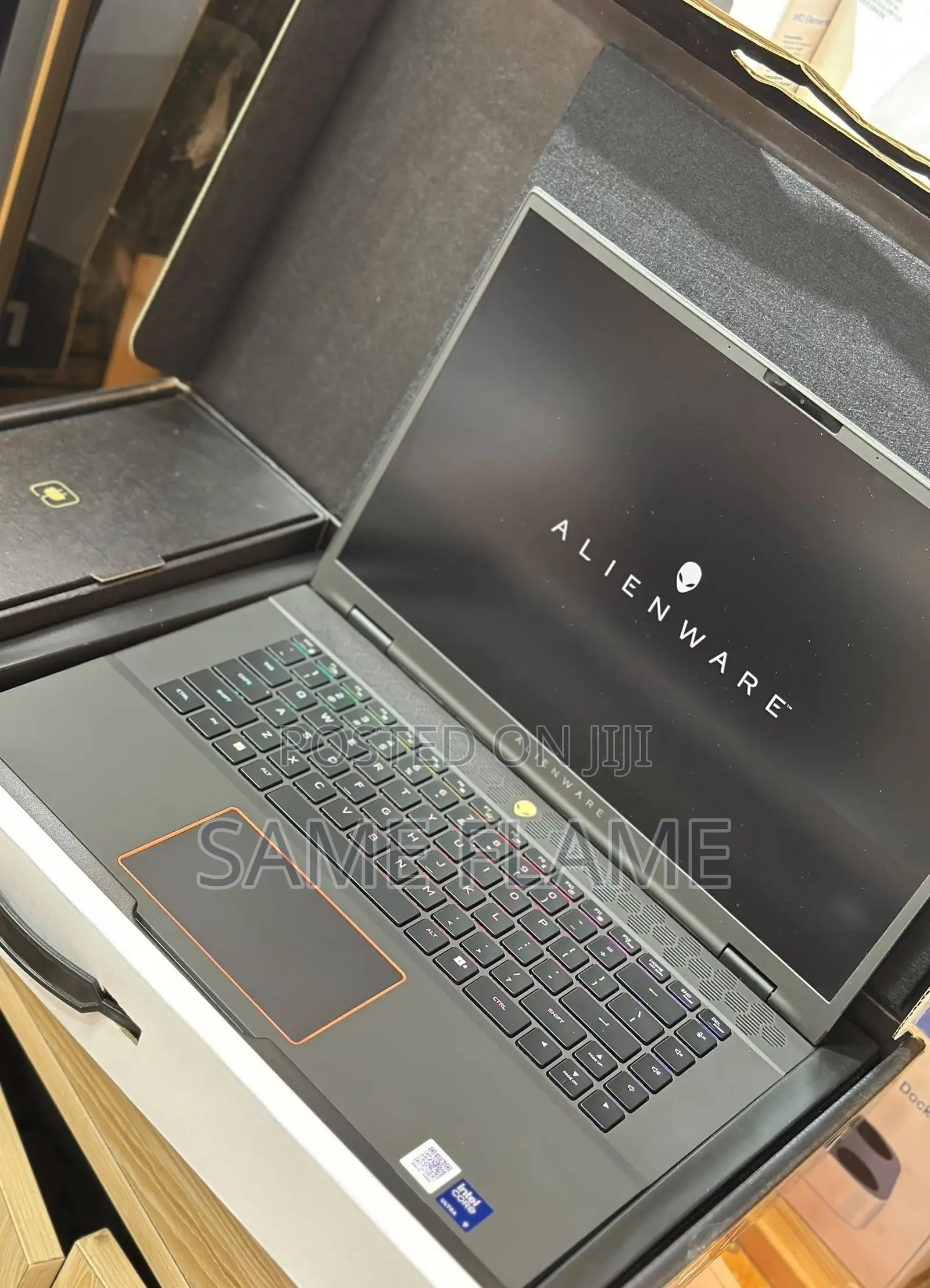 New Laptop Alienware M16 R2 16GB Intel Core Ultra 9 SSD 512GB