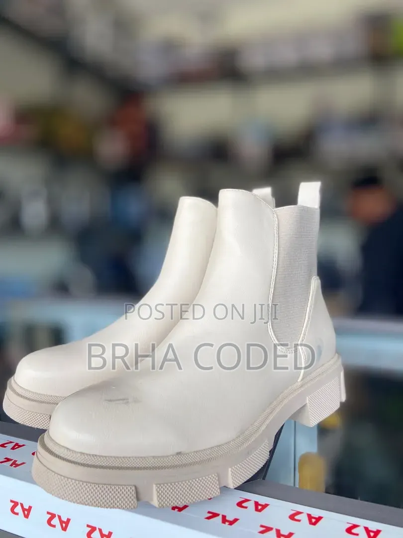 Classic Tan Chelsea Boots