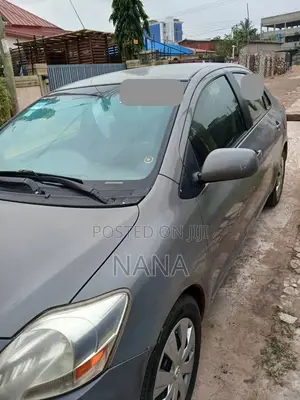 Toyota Yaris 2012 Gray