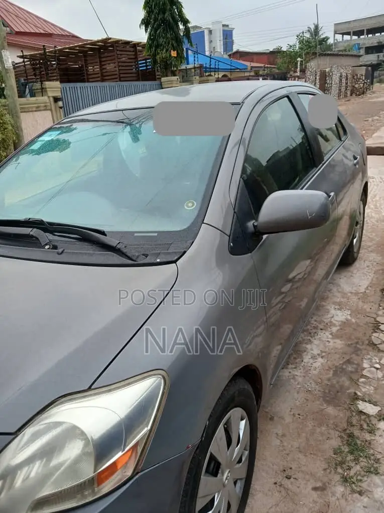 Toyota Yaris 2012 Gray