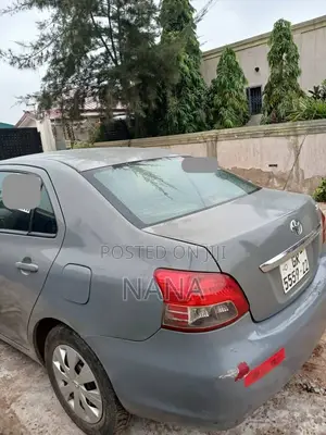 Toyota Yaris 2012 Gray