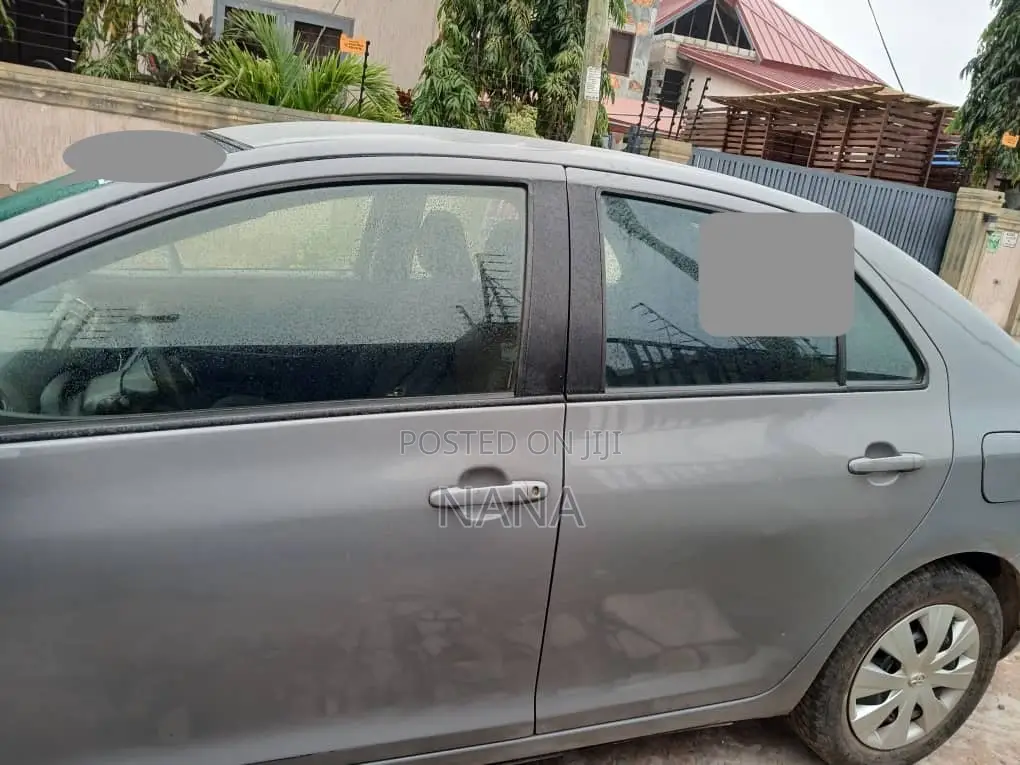 Toyota Yaris 2012 Gray