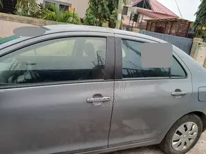 Toyota Yaris 2012 Gray