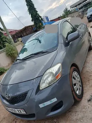 Toyota Yaris 2012 Gray