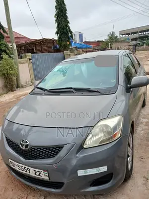 Toyota Yaris 2012 Gray