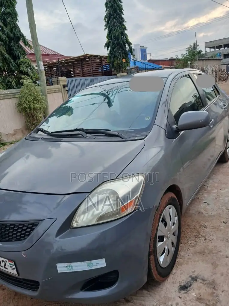 Toyota Yaris 2012 Gray