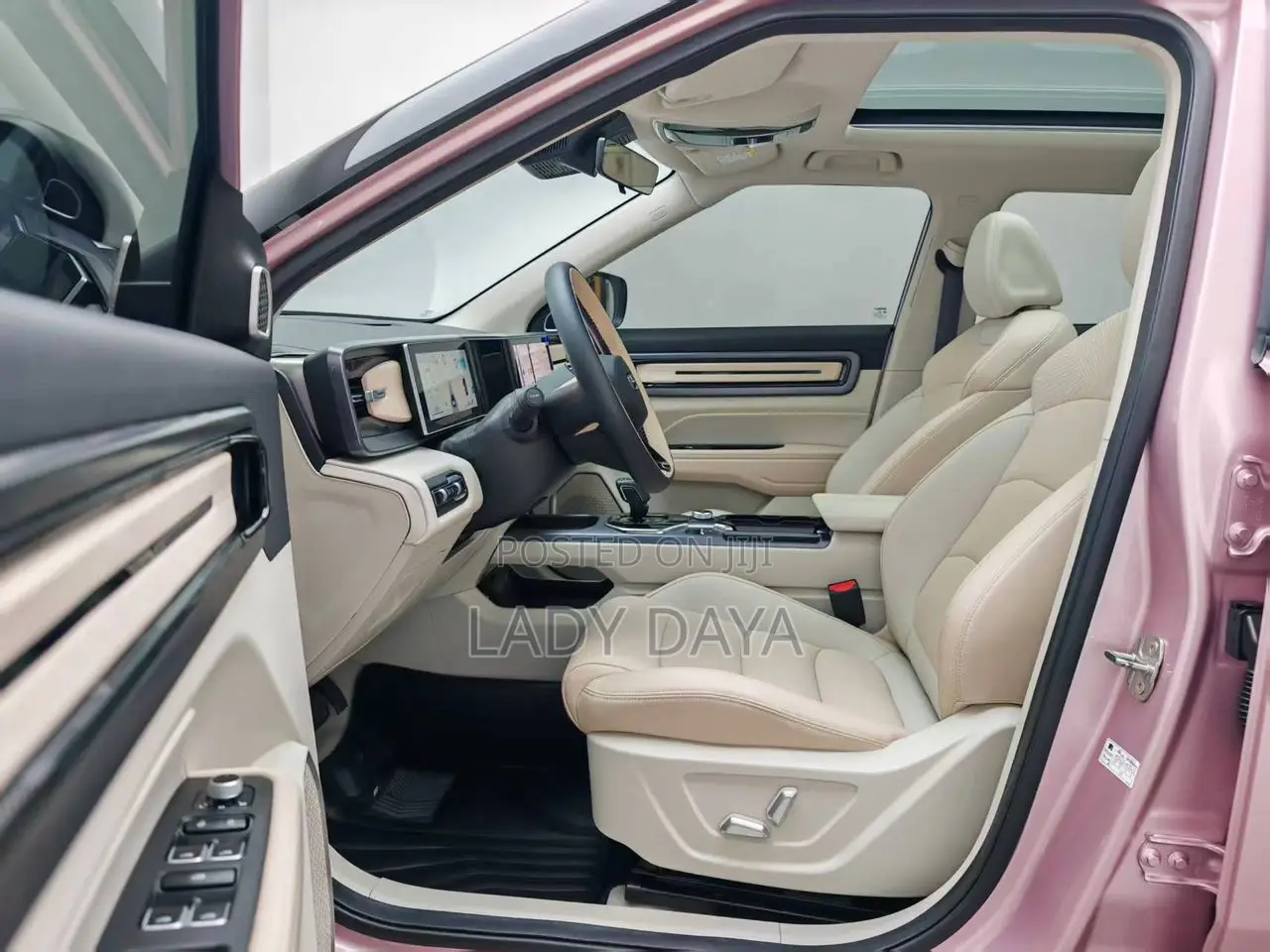 Geely Coolray 1.5 FWD 2023 Pink