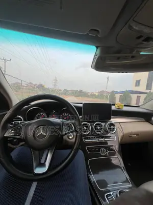 Mercedes-Benz C300 Luxury Sedan RWD (2.0L 4cyl 7A) 2016 White