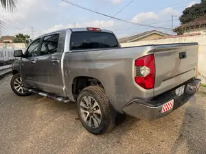 Toyota Tundra 2015 Silver