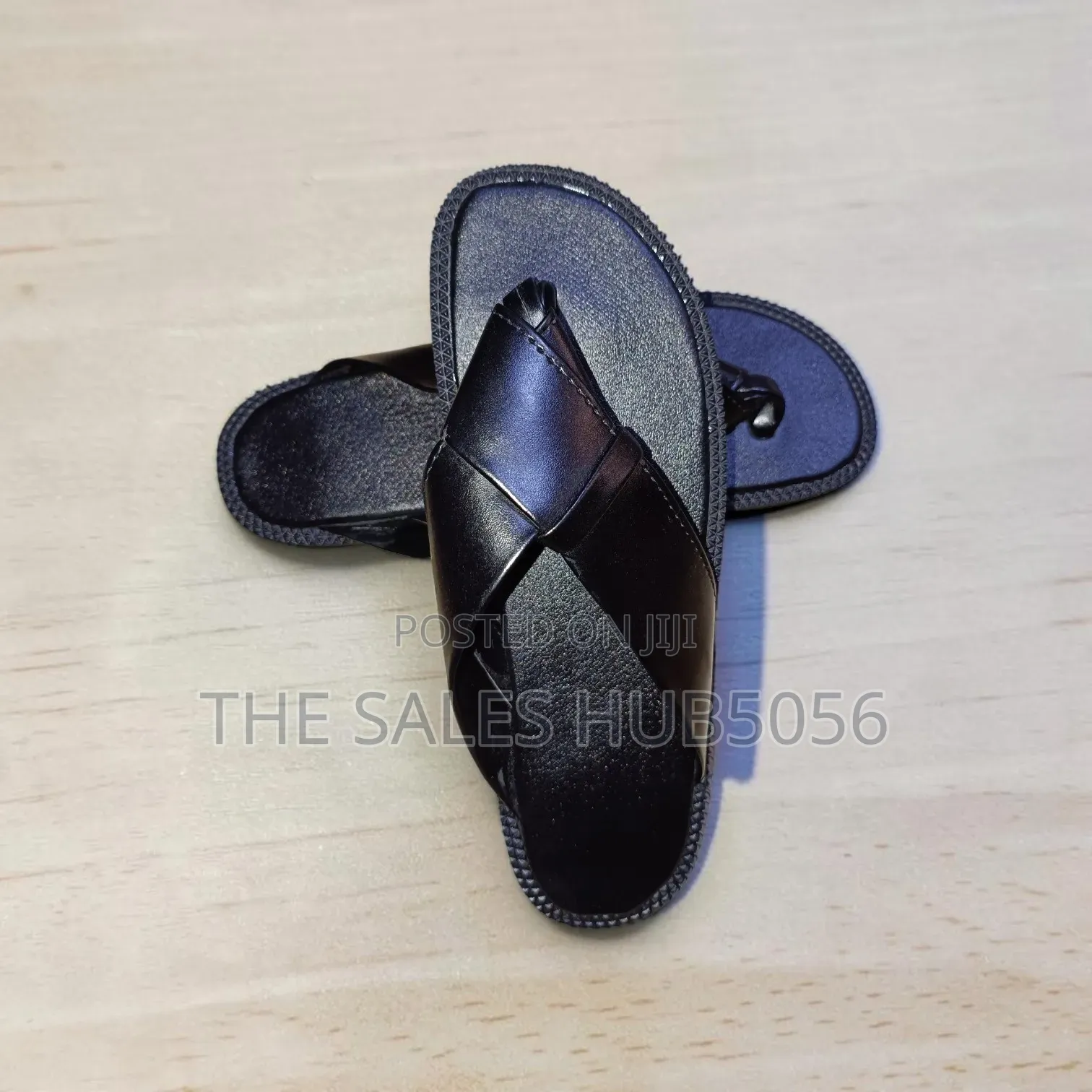 Men's Casual Slippers. Color: Brown and Black. Size: 42/43