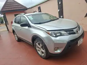 Toyota RAV4 LE 4dr SUV (2.5L 4cyl 6A) 2014 Silver