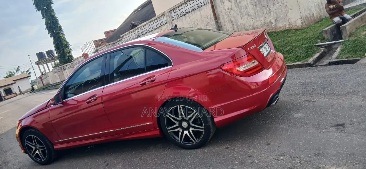 Mercedes-Benz C300 2015 Red