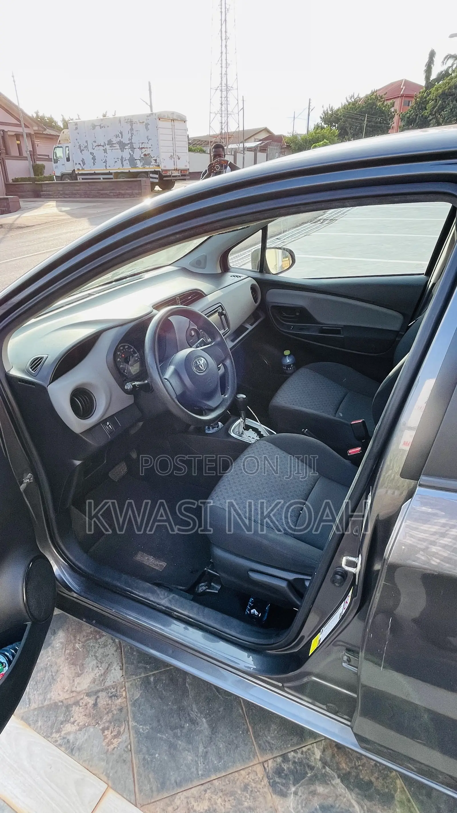 Toyota Yaris L Hatchback 5dr 2016 Gray
