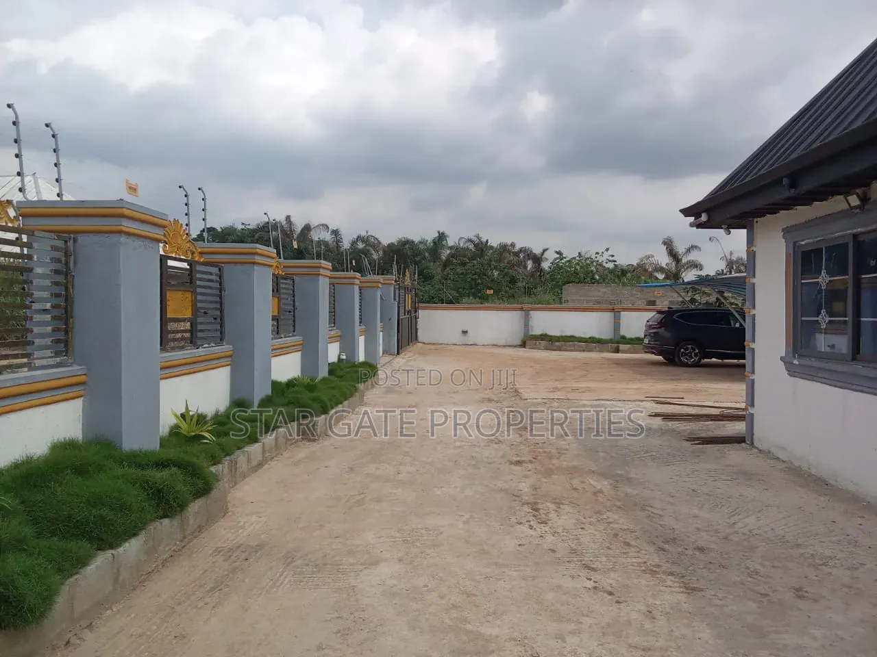 4bdrm House in Amoabeng , Near, Kumasi Metropolitan for sale